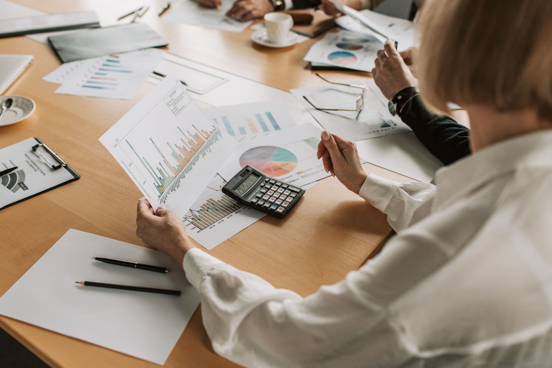 7 Revenue Charts That Actually Made People Stop Scrolling (and Why)
